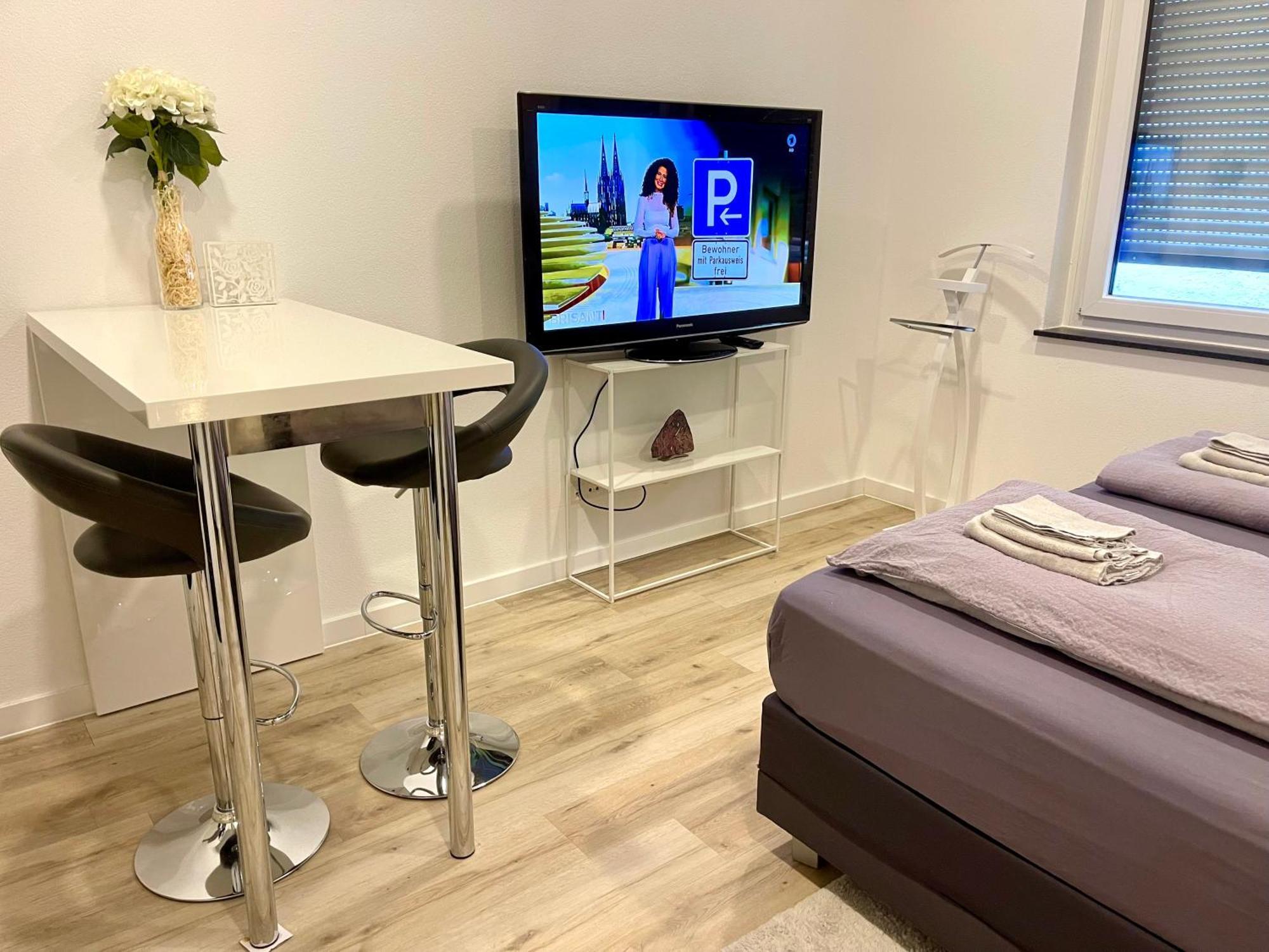 Neu Wunderschoenenes Weisses Apartament Am Schloessle Zentrum Goldstadt Pforzheim Bagian luar foto